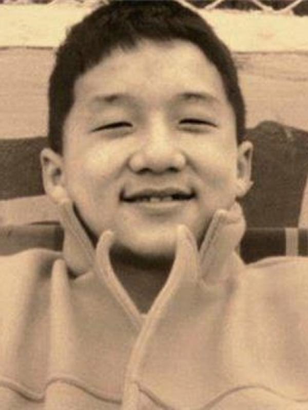 Foto masa kecil Jackie Chan | via: pinterest.com