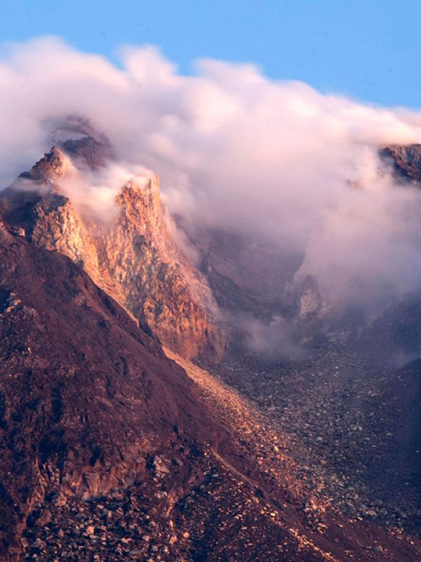 Kawah Merapi | via: unitedofnothing.wordpress.com