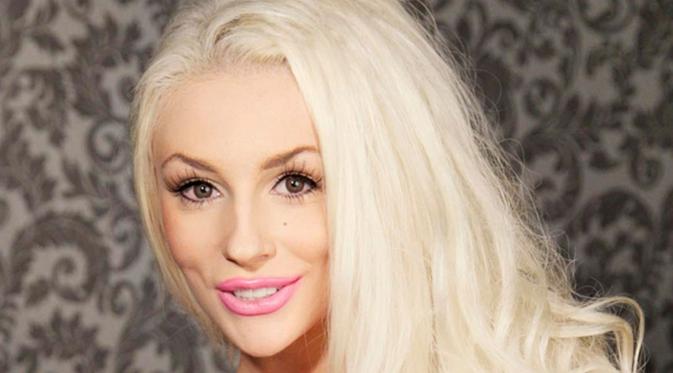 Saking peduli dengan anak-anak penderita kanker, Courtney Stodden (20) rela berperan bugil untuk menyumbangkan penghasilan untuk mereka.