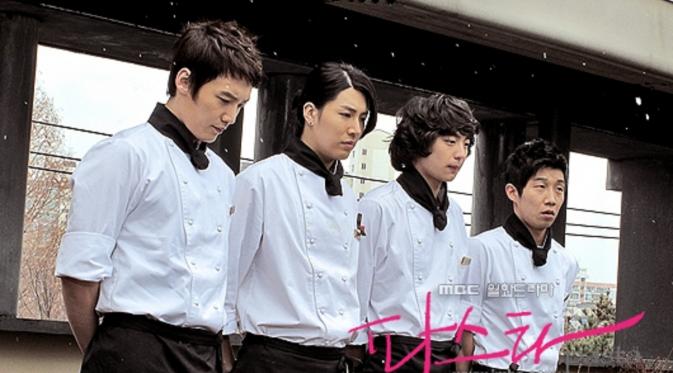 No Min Woo--kedua dari kiri--saat bermain dalam drama Pasta (2010), beradu akting dengan artis cantik Gong Hyo Jin.