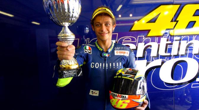 Momen kemenangan Valentino Rossi di tahun 2004