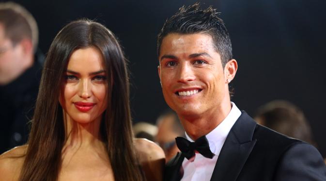 Hubungan Irina Shayk dan Cristiano Ronaldo harus berakhir setelah menjalin cinta selama lima tahun. (via kaboom-magazine.com)