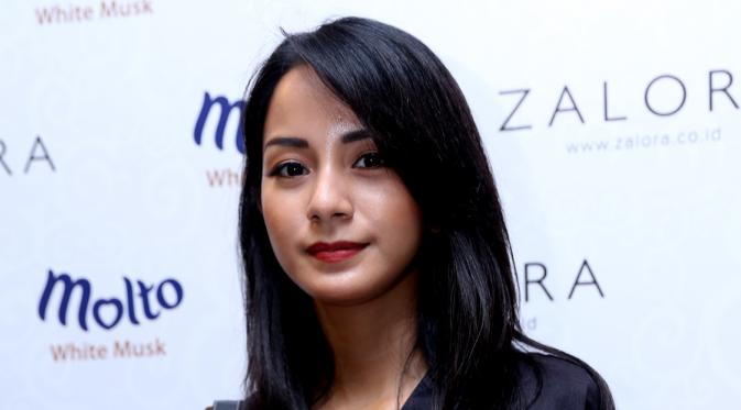 Kirana Larasati mengakui jika dirinya pernah memakai narkoba da minuman keras, namun ia sekarang sadar dan kini ia menjadi Duta Artis Pemberantas Narkoba. (Wimbarsana/Bintang.com)