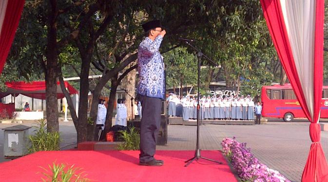 Gubernur DKI Jakarta Ahok memimpin upacara peringatan Hari Kebangkitan Nasional (Harkitnas) di Lapangan IRTI Monas.