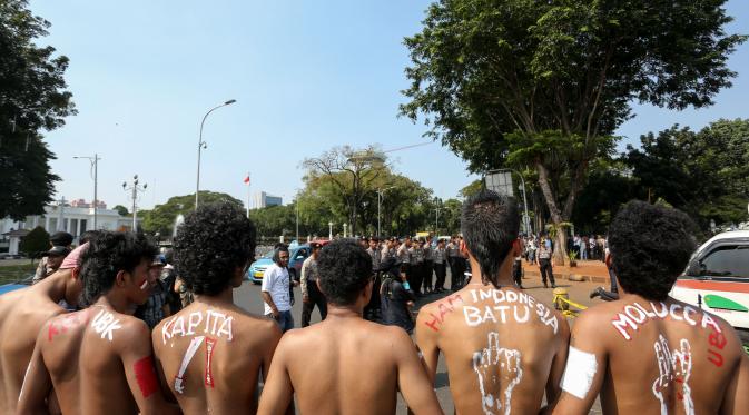 Rayakan Harkitnas, mahasiswa berunjuk rasa di depan Istana Merdeka. (Liputan6/Faizal Fanani)