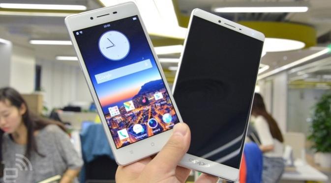 Oppo R7 dan R7 Plus (Engadget)