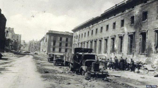 Bekas Istana Hitler yang hancur di akhir Perang Dunia II (Reuters)