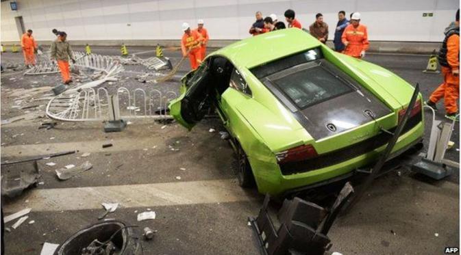Balapan Ferrari vs Lamborghini di China yang berakhir celaka (AFP)