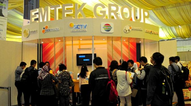 Para pencari kerja terlihat antusia saat mengunjungi booth Emtek Group di Balai Kartini, Jakarta (Liputan6.com/Yoppy Renato)