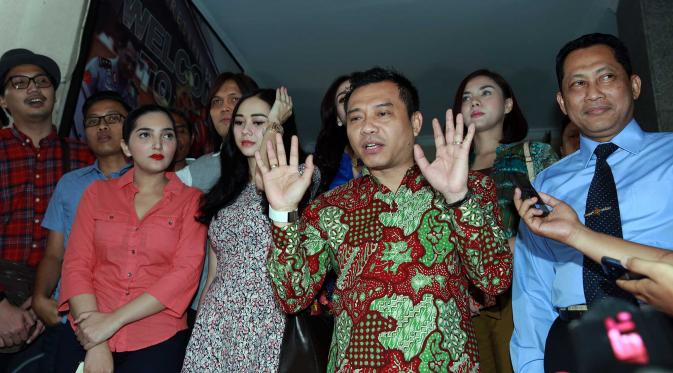 Artis musik dan film melapor ke Bareskim Mabes Polri. (Foto: Deky Prayoga/Bintang.com)