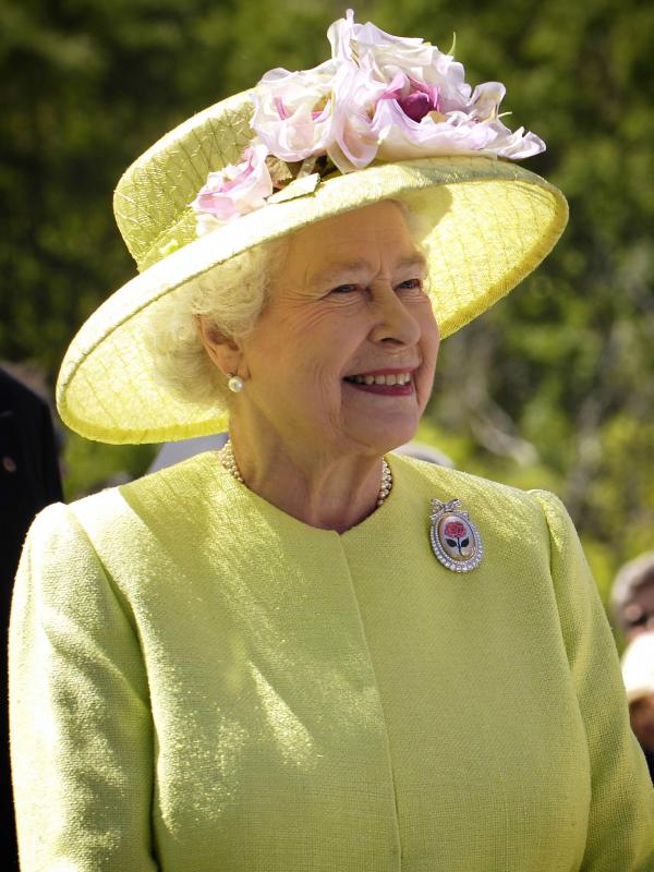 Ratu Elizabeth II | via: en.wikipedia.org