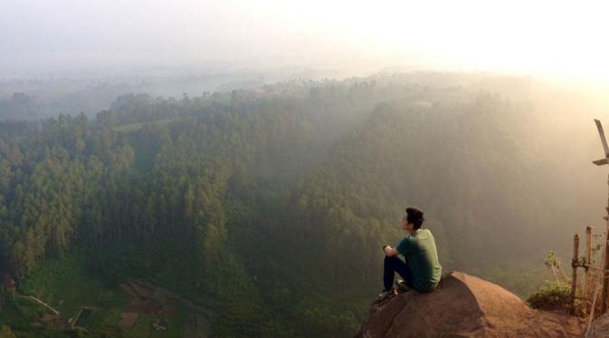 Tebing Keraton (Via: indonesia.tripcanvas.co)