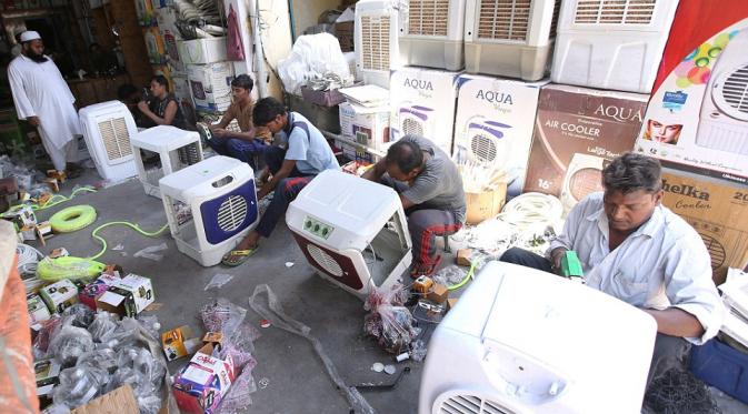 AC gak berfungsi di India sebab listrik mati hingga 10 jam (Via: dailymail.co.uk)