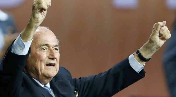 Presiden FIFA Sepp Blatter usai pemilihan (Reuters) 