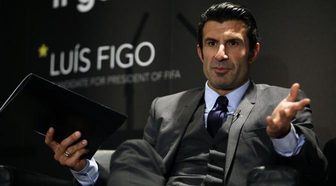 Luis Figo anggap kemenangan Sepp Blatter adalah kekalahan seluruh sepakbola dunia. (AP Photo/Matt Dunham, File)