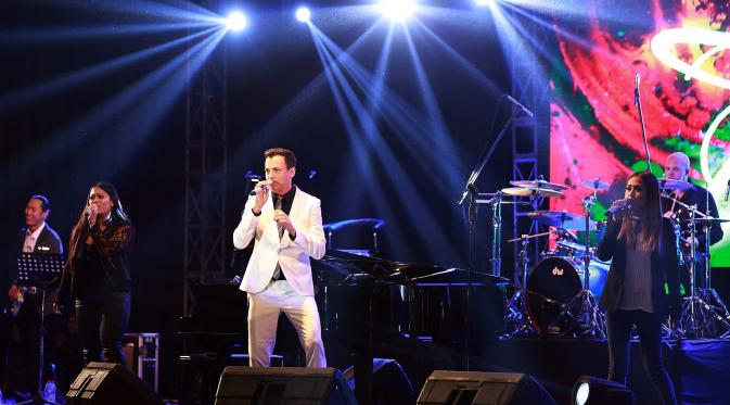 Tommy Page saat tampil di Ballroom Kuningan City, Jakarta Selatan malam Jumat (29/5) kemarin. (Foto: Deki Prayoga/Bintang.com)