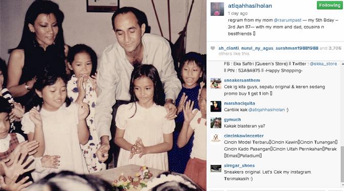 Foto masa kecil Atiqah Hasiholan yang ia unggah di akun Instagramnya. (via Instagram.com)