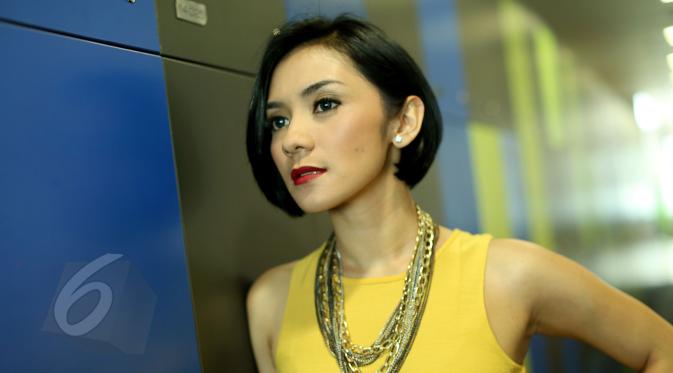  Saat ditemui di Kantor Liputan6.com, Jakarta, Enno menceritakan tentang perannya sebagai seorang istri dan ibu rumah tangga. Foto diambil di SCTV Tower, Jakarta pada 29 Mei 2015. (Liputan6.com/Faisal R Syam)