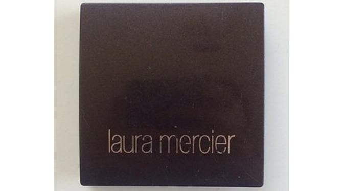 Concealer Laura Mercier | via: buzzfeed.com