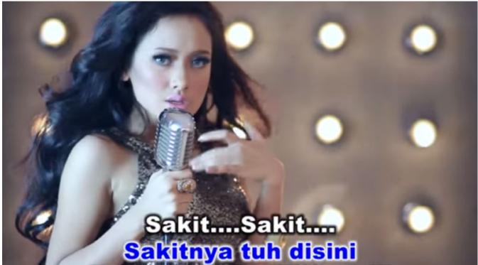 Cita Citata dalam video klip lagu Sakitnya Tuh Disini