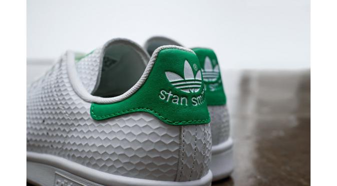 1 Juni 2015, Adidas luncurkan sepatu kets wanita seri Stan Smith terbaru untuk musim panas.
