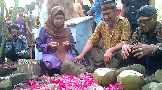 Ketika Korban Pembantaian 1965 Dihadiahi Nisan ‎