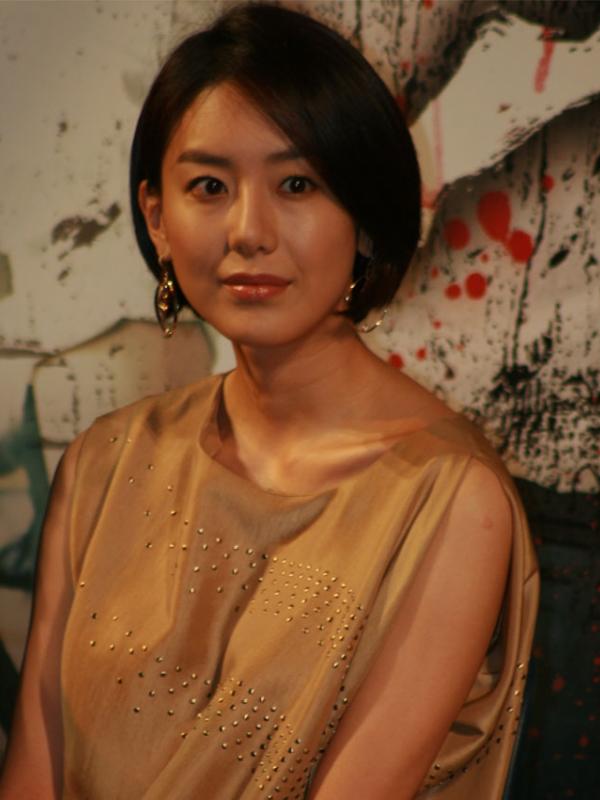 Yoon Jung Hee (via commons.wikimedia.org)