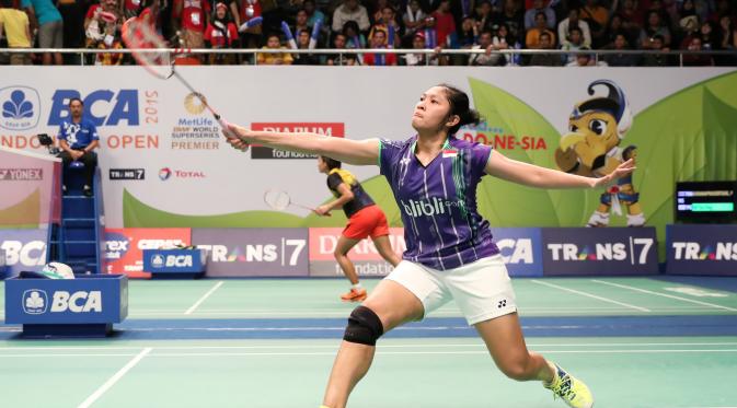 Tunggal putri Indonesia Linda Wenifanetri lolos ke babak kedua setelah menyingkirkan Li Michelle di BCA Indonesia Open Superseries 2015 (Humas PP PBSI)