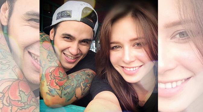Kebersamaan Vicky Nitinegoro dengan kekasih barunya yang dipamerkan di media sosial. (foto: instagram.com/vickykciv)