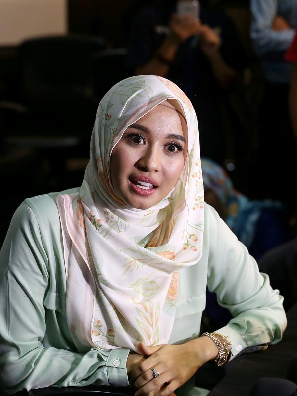 Laudya Cynthia Bella dipoligami oleh Fedi Nuril di film Surga yang Tak Dirindukan. (Foto: Galih W. Satria/Bintang.com)