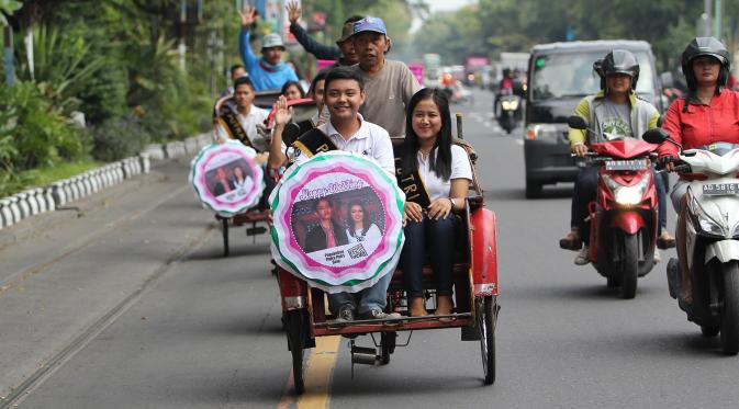 Putra dan Putri Solo berkonvoi dengan becak memeriahkan pernikahan putra sulung Presiden Jokowi, Gibran Rakabuming Raka, dengan Putri Solo 2009, Selvi Ananda. (Liputan6.com/Reza Kuncoro)