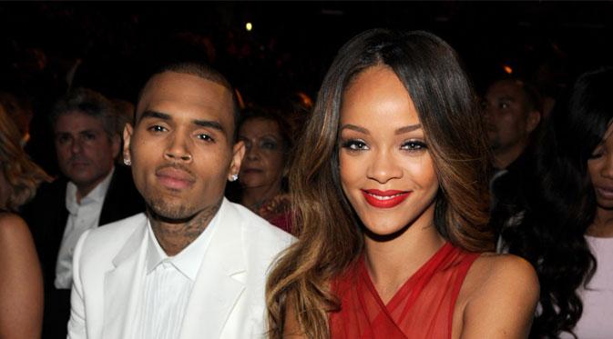 Rihanna dan Chris Brown (via huffingtonpost.com)