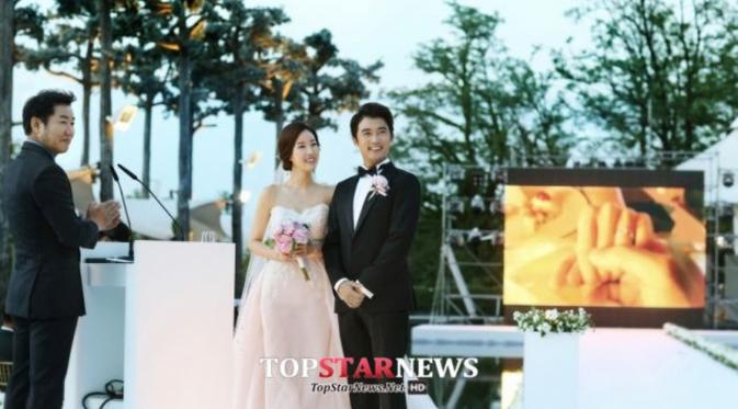 Pernikahan indah Ahn Jae-wook dengan artis drama musikal Choi Hyeon-joo, 1 Juni 2015