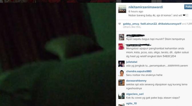 Penampakan pria tak berbaju di video Nikita Mirzani nonton TV. (dok. Instagram)