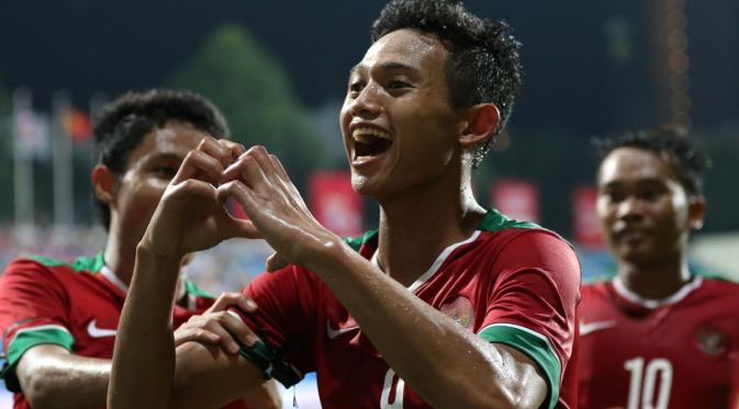  Muchlis Hadi Ning Syaifulloh berhasil menjawab kepercayaan Aji Santoso dengan gelontoran tiga golnya sepanjang fase grup. (Bola.com/Arief Bagus)