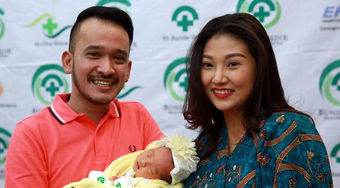 Kehadiran Thalia Putri Onsu seakan melengkapi keluarga Ruben Onsu dan Sarwendah. (Deki Prayoga/Bintang.com)