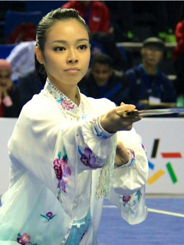 Lindswell Kwok, Atlet Wushu | via: tiger303cal.blogspot.com