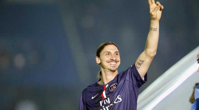Zlatan Ibrahimovic reacts after PSG's final French first division Ligue soccer match of the season against Reims at the Parc des Princes stadium in Paris, France, May 23, 2015. Paris St Germain won the title. REUTERS/Charles Platiau