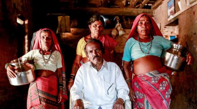 Sakharam Bhagat terpaksa kawin lagi demi memenuhi kebutuhan air (Reuters)