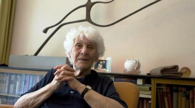 Ingeborg Rapoport, raih gelar doktor pada usia 102 tahun (Reuters)