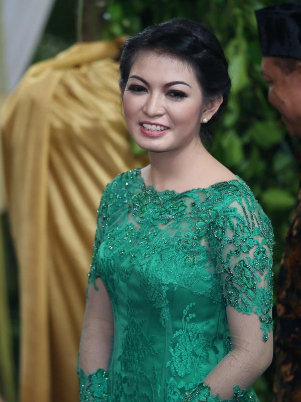 Selvi Ananda cantik dengan kebaya hijau (Galih W. Satria/Bintang.com)