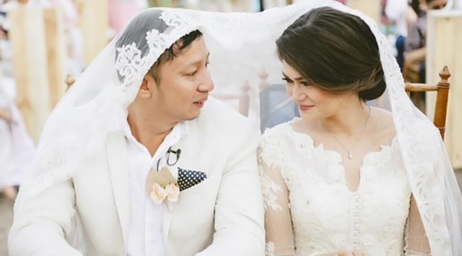 Momen pernikahan Ringgo Agus Rahman dan Sabai Morscheck di Bali. (Instagram @theuppermostphotography)