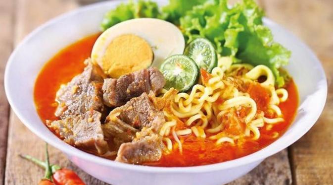 Mie rebus dan telur (Via: rangtalu.wordpress.com)