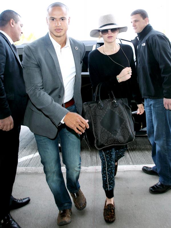 Bodyguard lama Jennifer Lawrence bernama Justin Riblet yang juga tak kalah memesona. (foto: usmagazine)