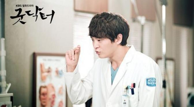Joo Won saat berperan sebagai penderita autis yang justru berhasil menjadi dokter baik.