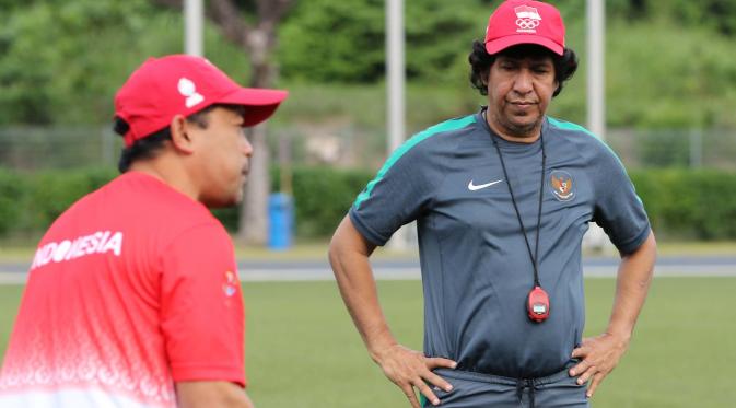 M. Zein Al-Haddad saat bertugas menjadi asisten pelatih Timnas Indonesia U-23 di SEA Games 2015. (Bola.com/Arief Bagus)
