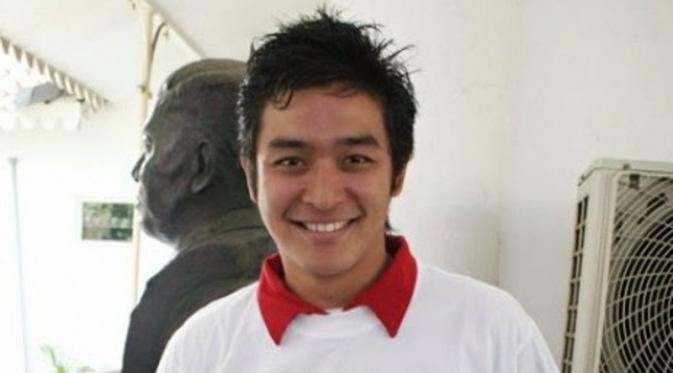 Irgi Fahrezy pernah main sinetron 'Pondok Pak Djon' dengan mendiang Rachmat Hidayat. (foto:  zonamagazine.com)
