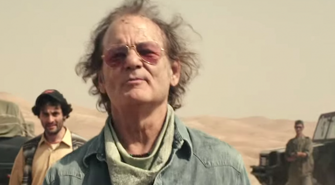 Dalam Rock the Kasbah, Bill Murray terdampar di Afghanistan sendirian setelah kliennya mencuri uang dan paspor miliknya.