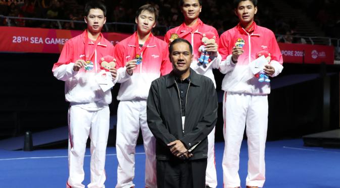 Ganda putra Indonesia Angga Pratama/Ricky Karanda Suwardi raih medali emas bulu tangkis perorangan SEA Games 2015 Singapura (Humas PP PBSI)