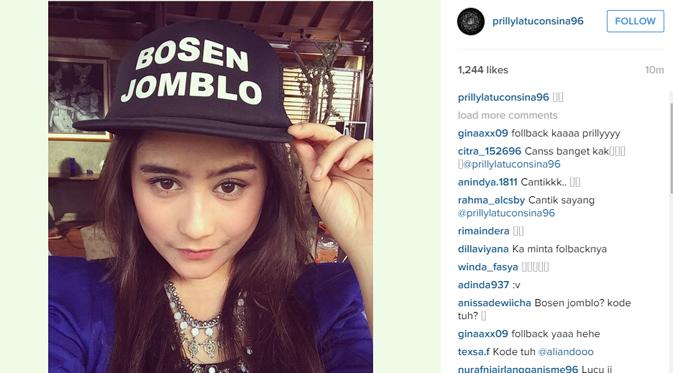 Prilly Latuconsina mengunggah fotonya mengenakan topi bertuliskan 'bosan jomblo'. (foto: instagram.com/prillylatuconsina96)